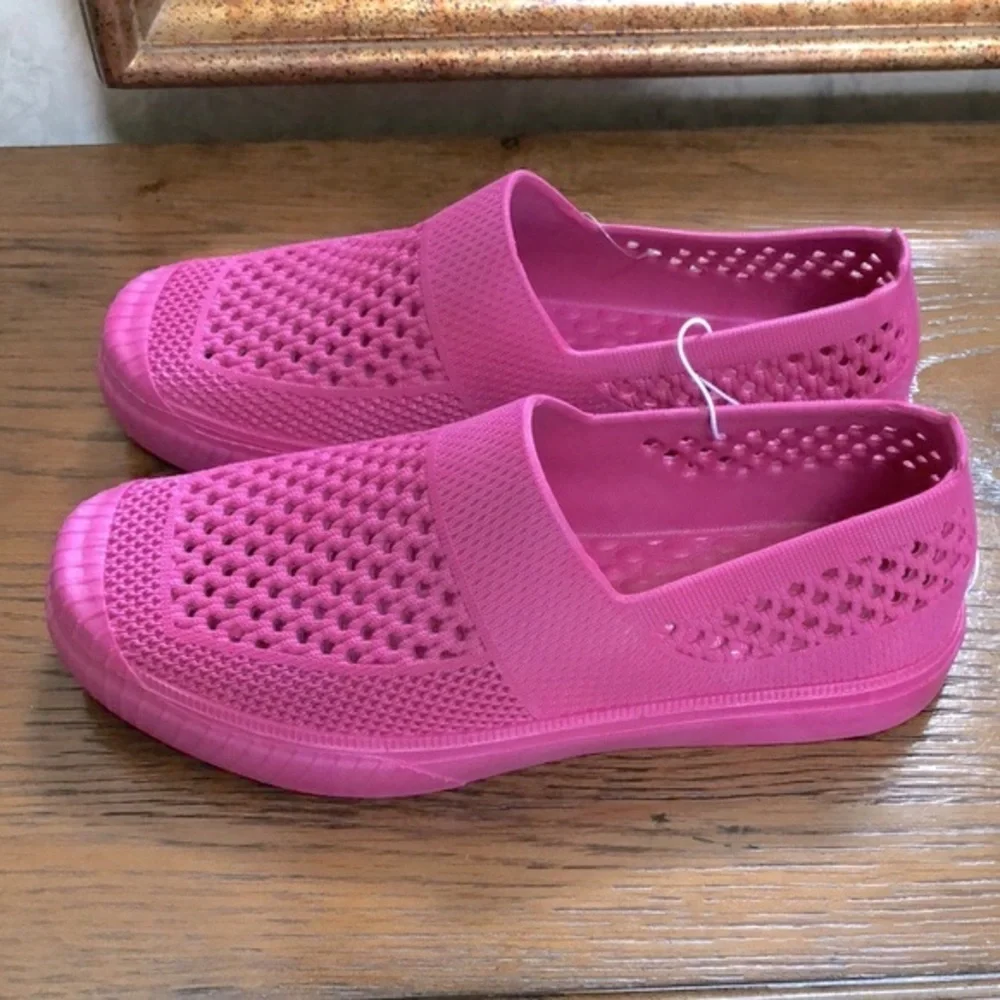 - New “Layer 8” waterproof women’s shoes for garden, pool, beach etc. Pink. - Picture 1 of 9